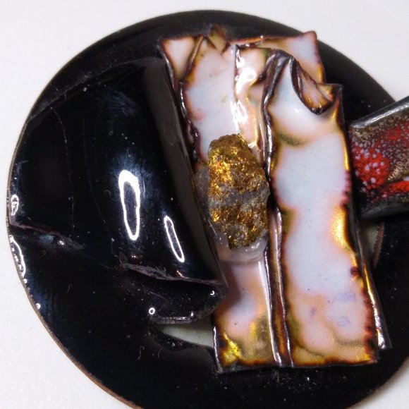 Artistic Unique Circular Metal Brooch - Picture 5 of 13